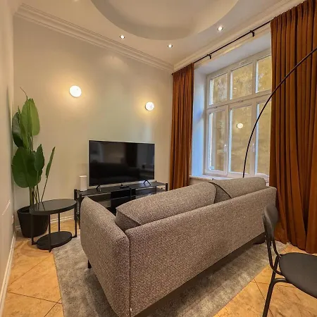 Elegant 2bd Next To Old Town Riga