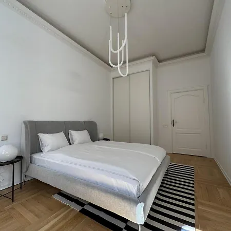 Elegant 2bd Next To Old Town * Riga