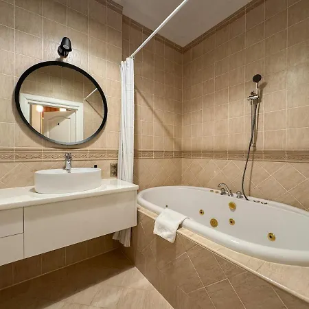 Elegant 2bd Next To Old Town