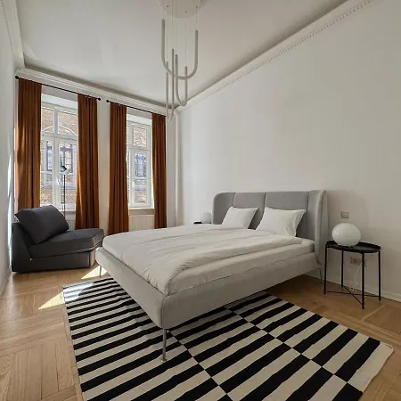Elegant 2bd Next To Old Town * Riga