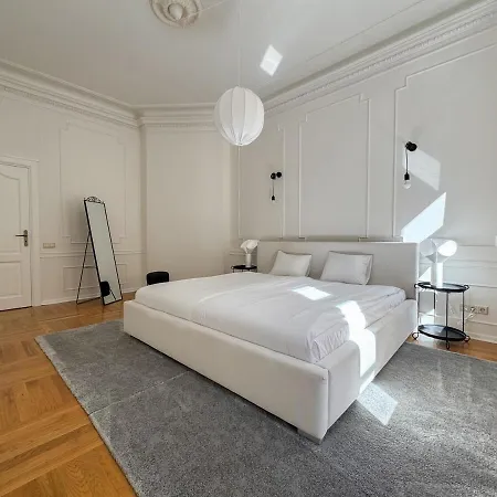 Elegant 2bd Next To Old Town Apartment Riga