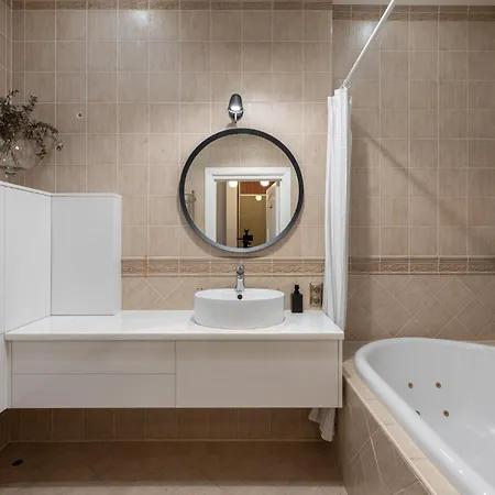 Elegant 2bd Next To Old Town Apartment Riga