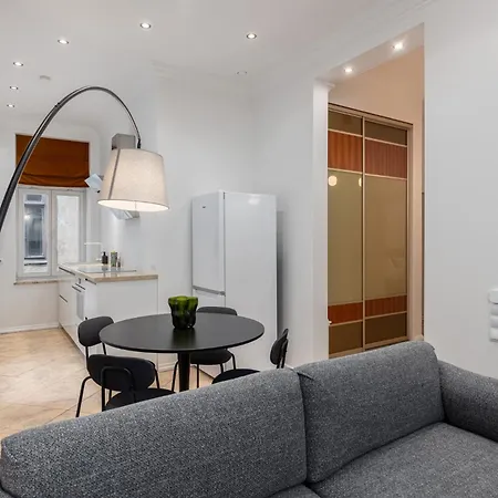 Elegant 2bd Next To Old Town Apartment Riga