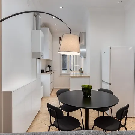 Elegant 2bd Next To Old Town Apartment Riga